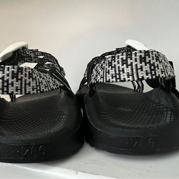 Chaco Z/Cloud X Sandals - Crochet Black White Women’s Size 6 - Picture 2 of 6